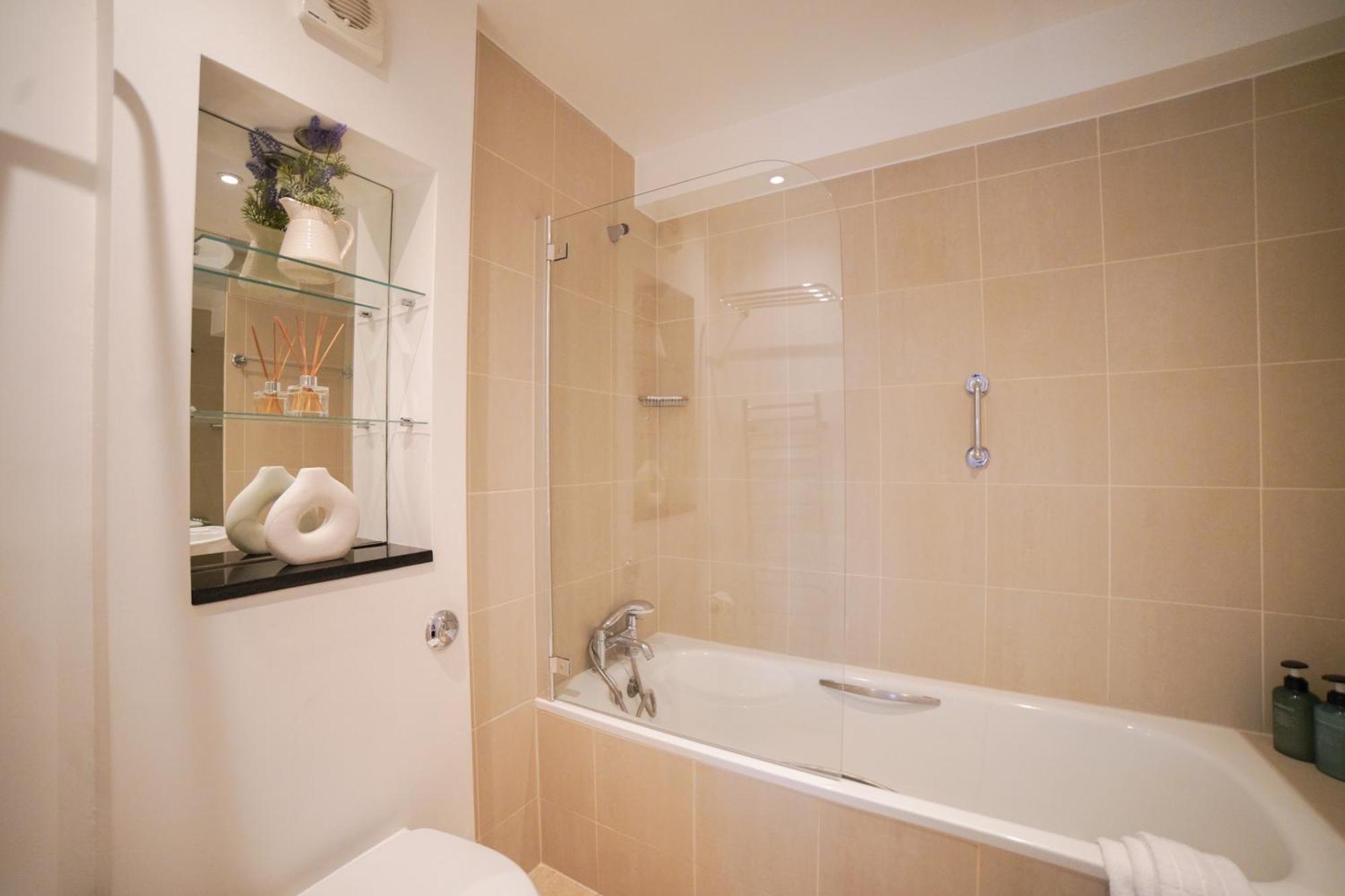 Art-Deco Apartment In Very Popular Chelsea Area Лондон Екстериор снимка