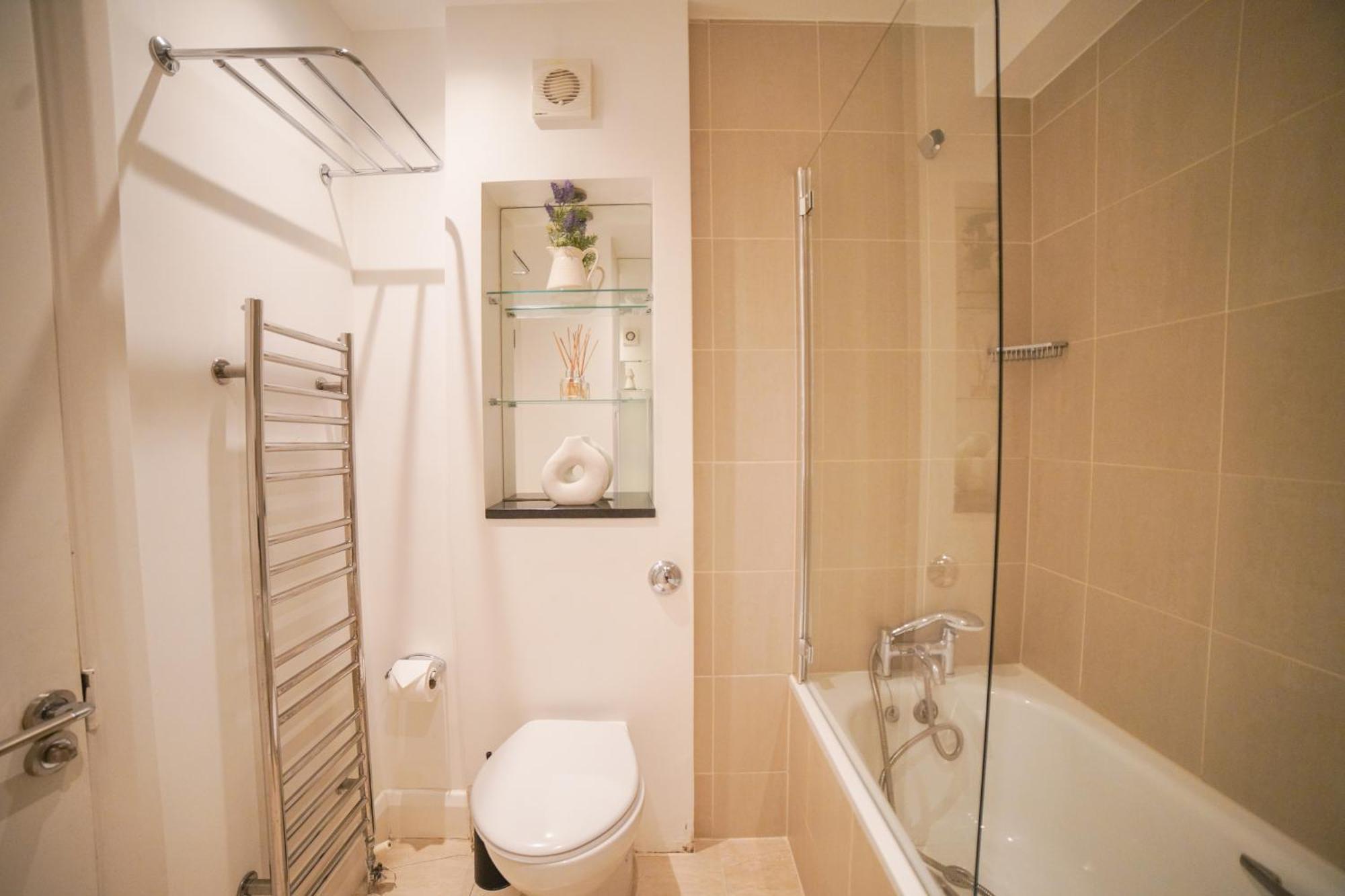 Art-Deco Apartment In Very Popular Chelsea Area Лондон Екстериор снимка
