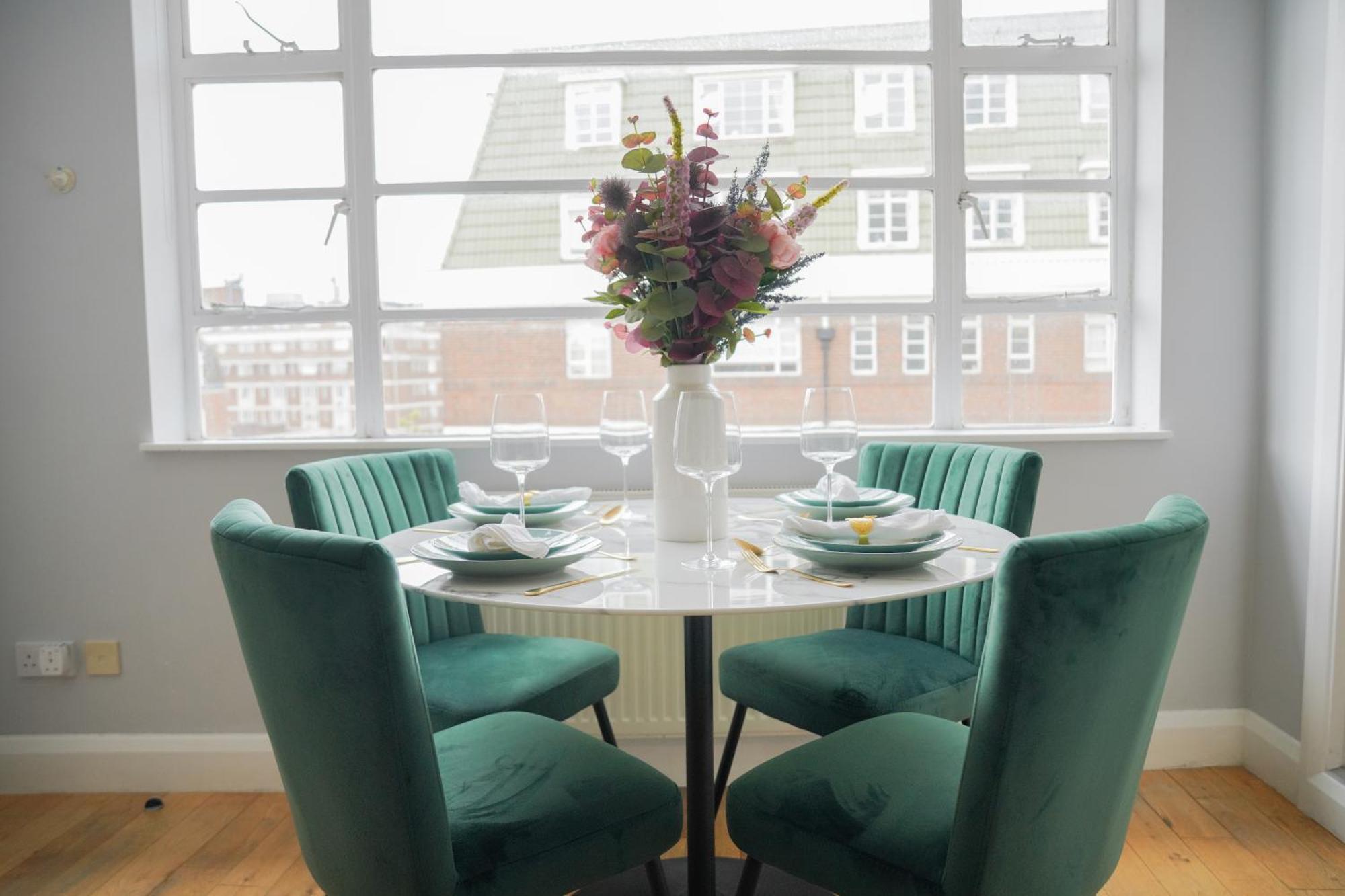 Art-Deco Apartment In Very Popular Chelsea Area Лондон Екстериор снимка