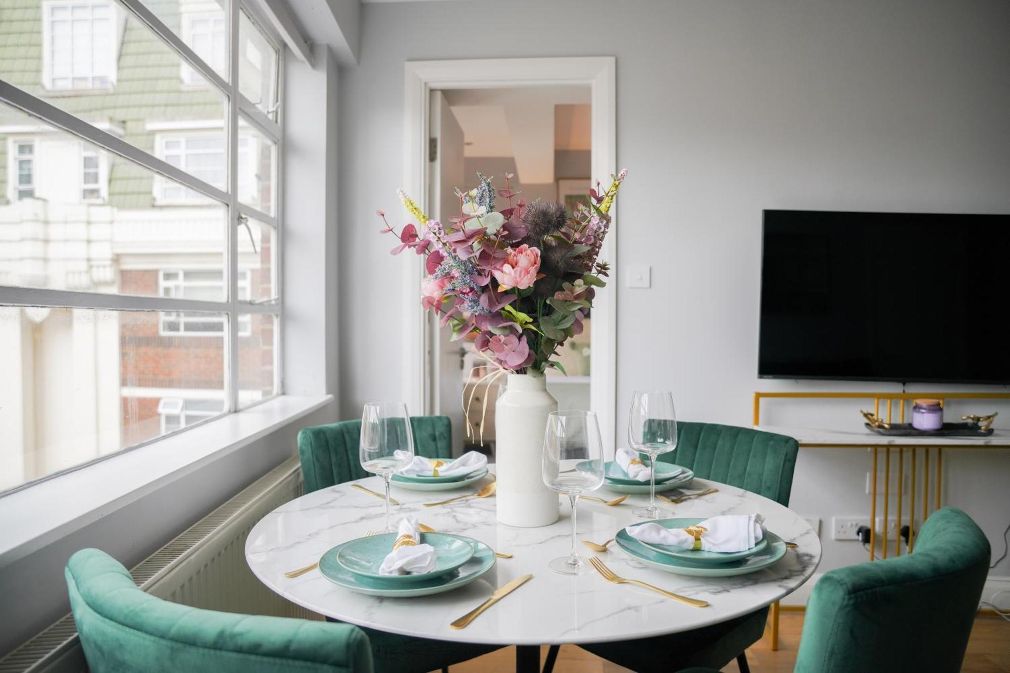 Art-Deco Apartment In Very Popular Chelsea Area Лондон Екстериор снимка