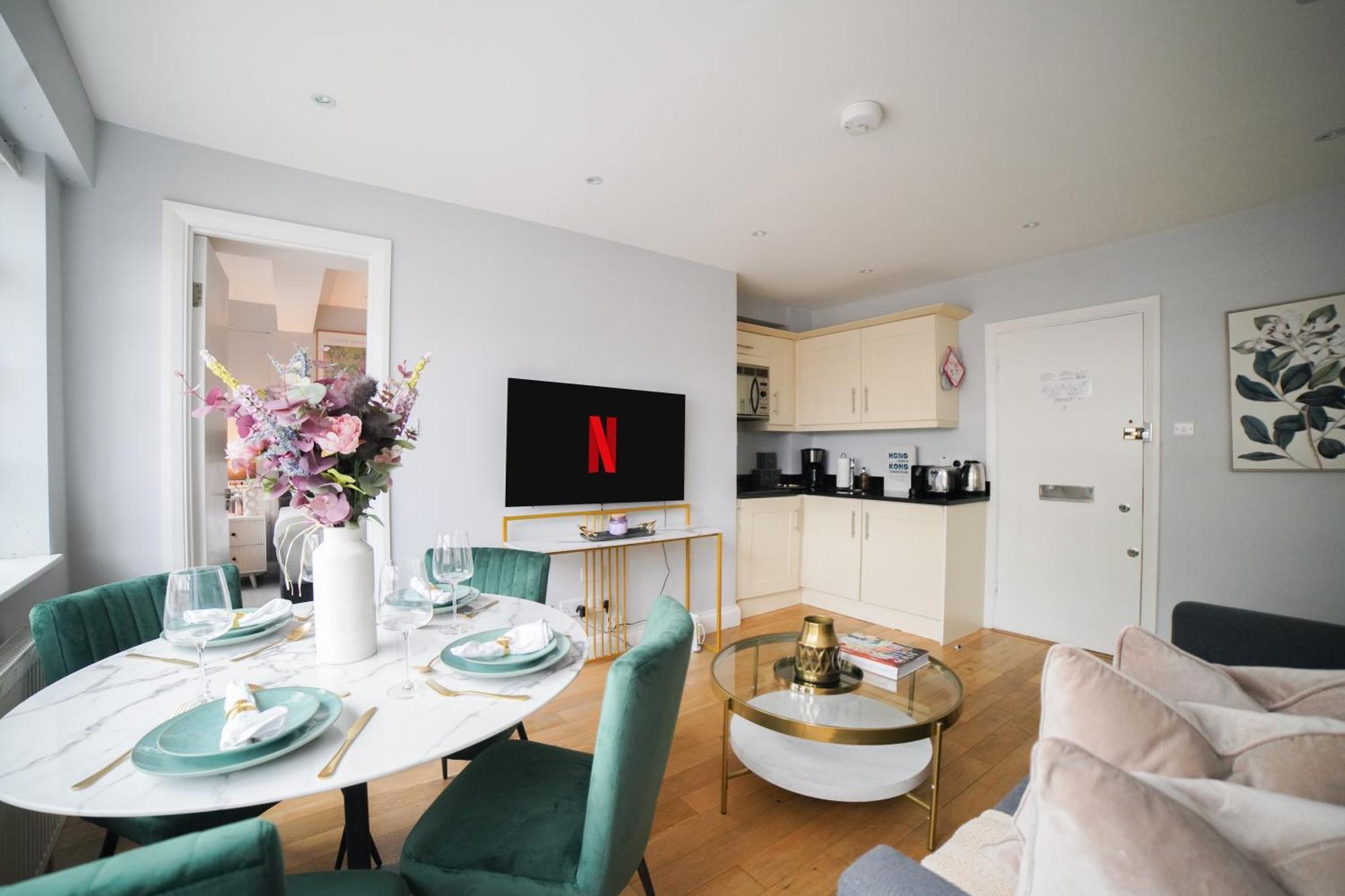 Art-Deco Apartment In Very Popular Chelsea Area Лондон Екстериор снимка